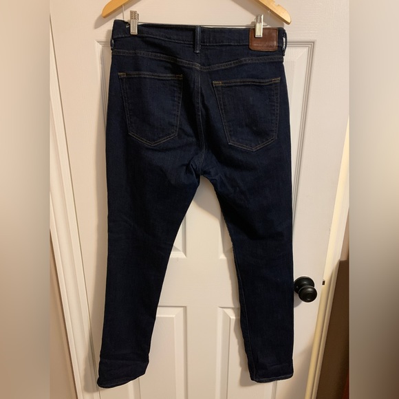 ‘Abercrombie & Fitch’ Athletic Skinny Jeans (32x32) - Picture 2 of 4